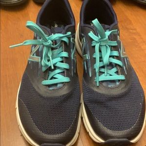 Size 10 new balance tennis shoes